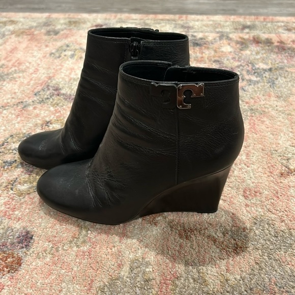 EUC Tory Burch Black Leather Lowell Boot Size 7 - Picture 2 of 7
